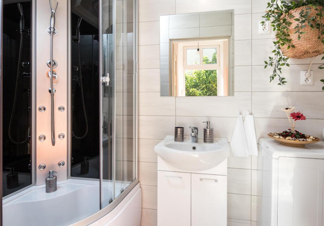 Cracow Best Location Apartment With Garden By Cozyplace Krakau Buitenkant foto